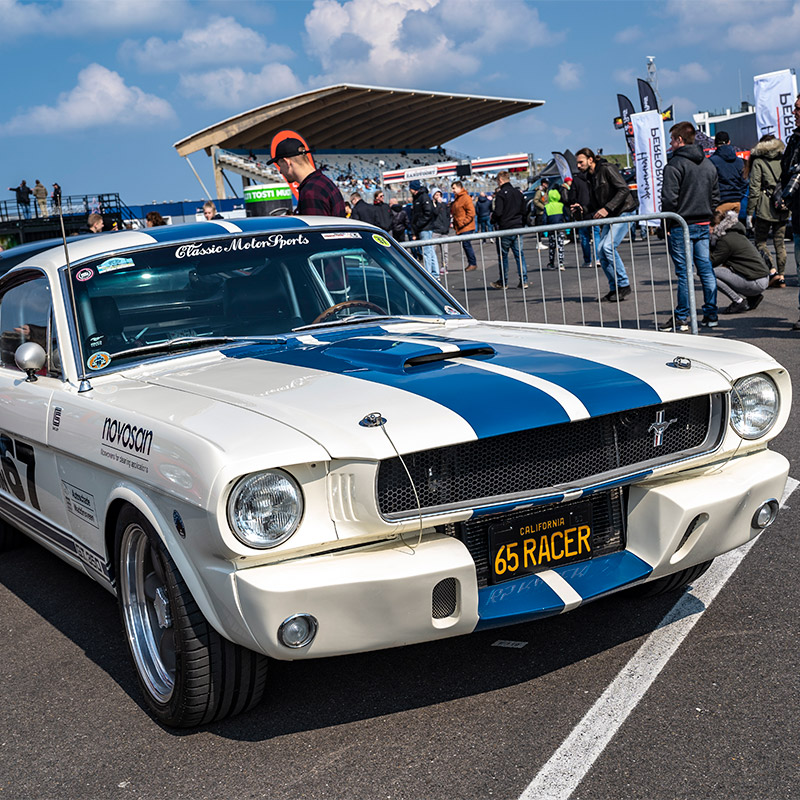 402 AUTOMOTIVE PAST KALENDER AAN