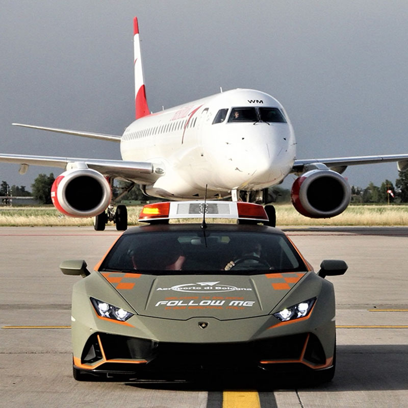 Lamborghini op de taxibaan