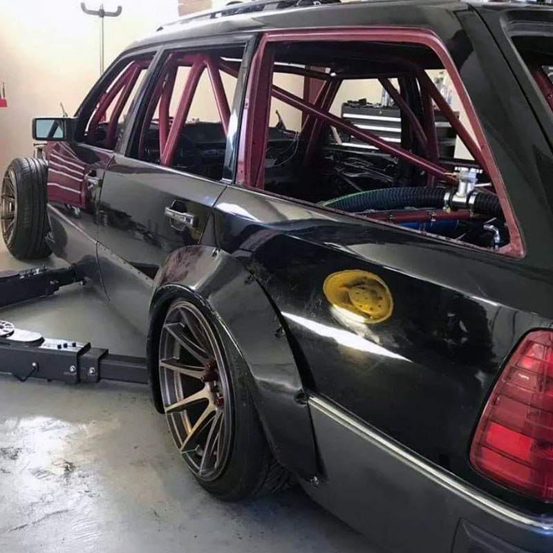 Mercedes-Benz S124 LS1 V8 kan van jouw zijn!