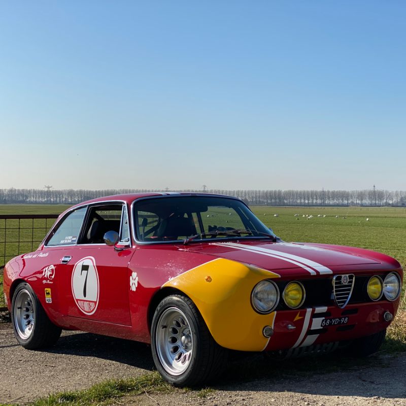 Alfa Romeo GT 1300 Junior uit 1972 aanwezig