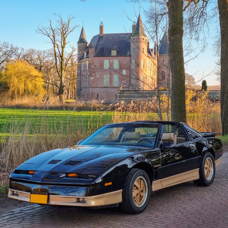 Deze Pontiac Firebird TransAm kan je naast 2500