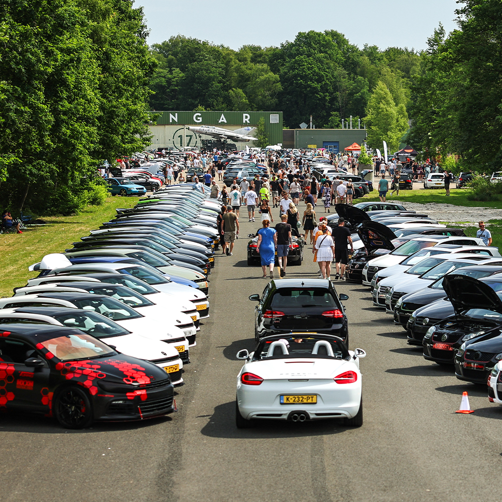 Een nieuwe locatie, 1500+ showcars en spektakel in de main hangar. Dit was Volkstyle Base 2025